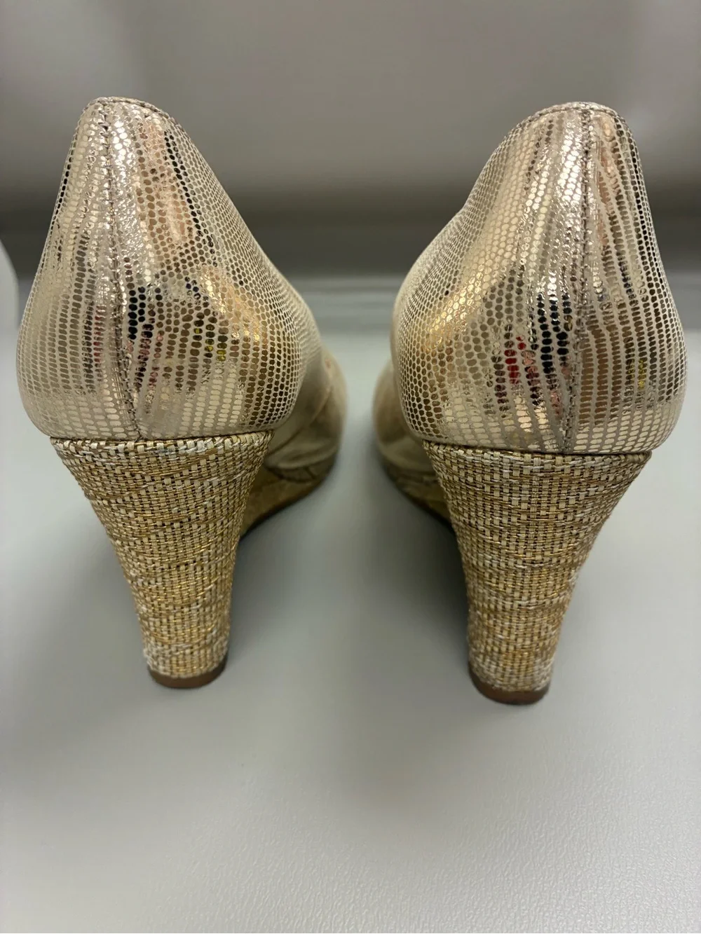 Lilly Pulitzer Gold Leather Wedge Shoes Pumps Women’s Size 8